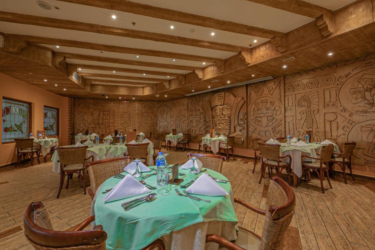 Titanic Palace Families And Couples Only Hurghada Ngoại thất bức ảnh The restaurant at the resort