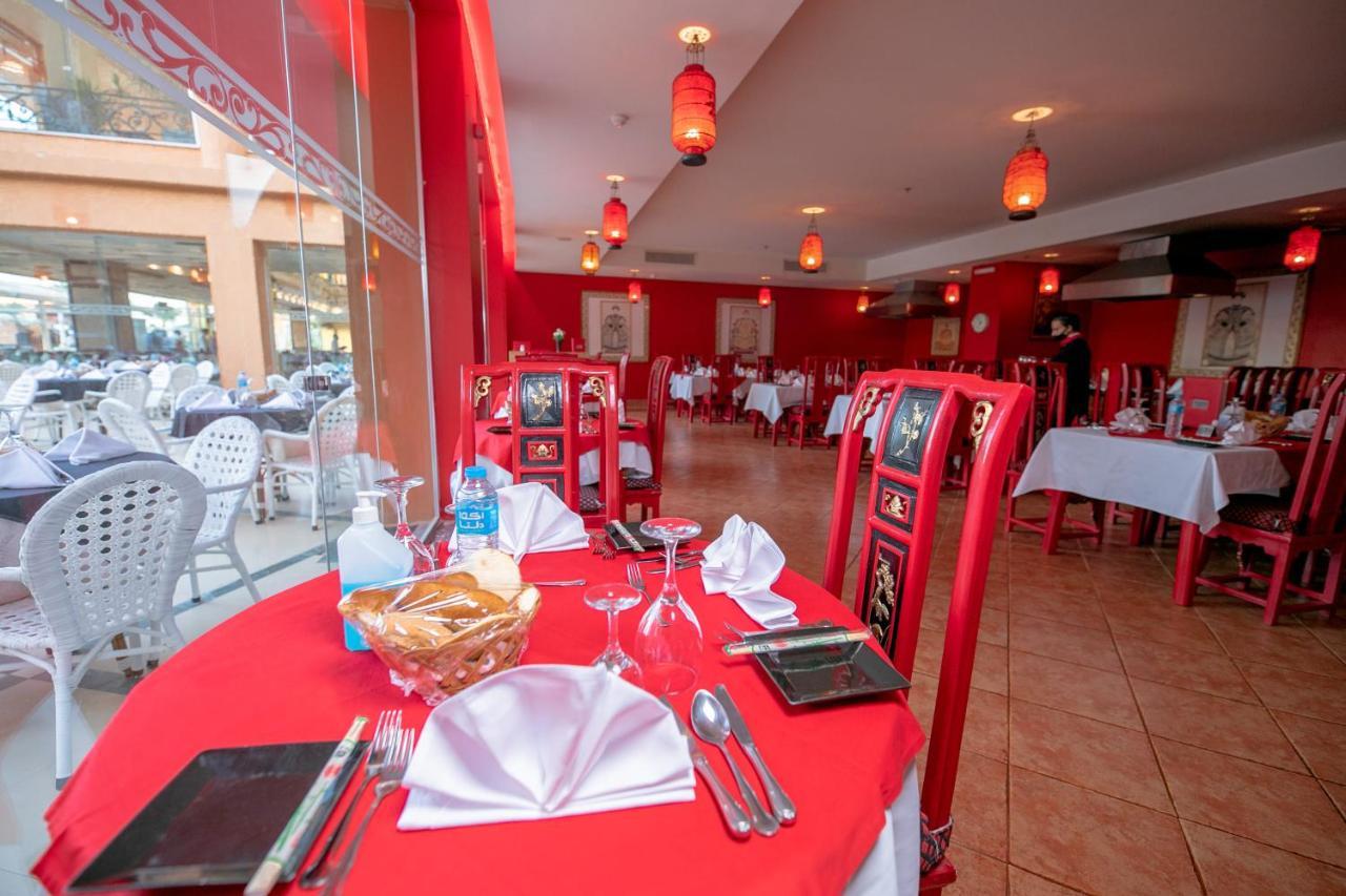 Titanic Palace Families And Couples Only Hurghada Ngoại thất bức ảnh Restaurant in the hotel