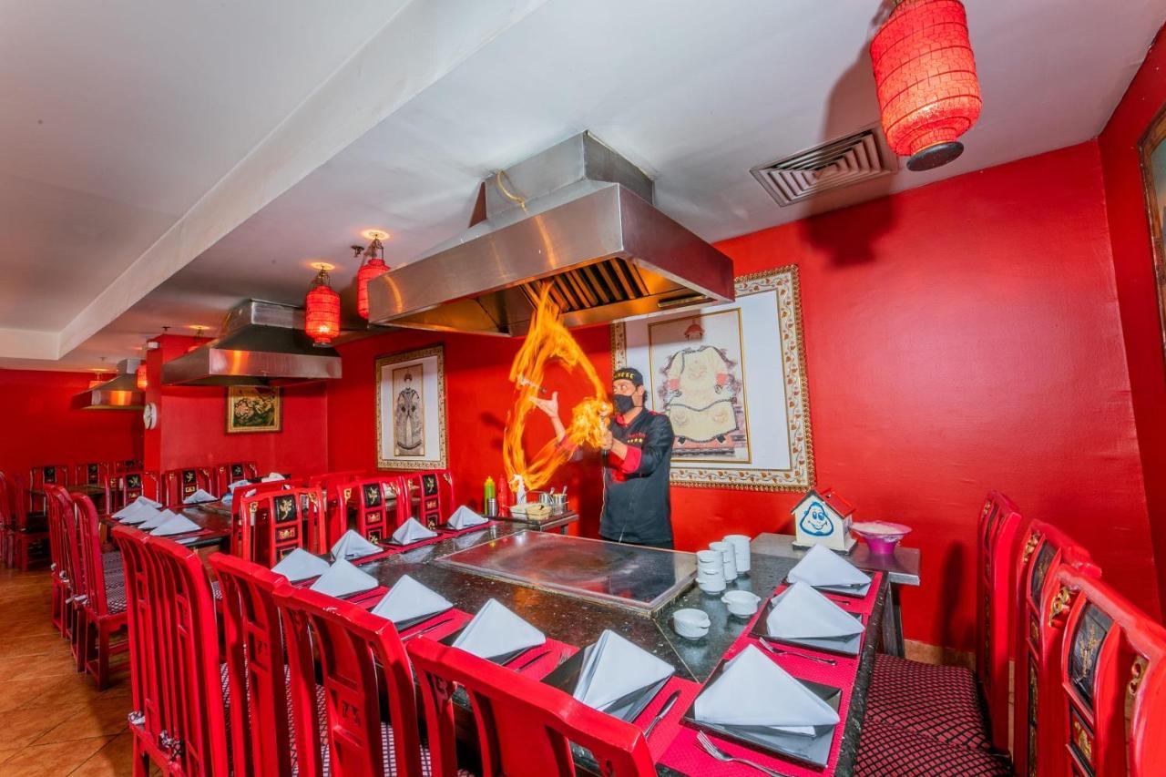 Titanic Palace Families And Couples Only Hurghada Ngoại thất bức ảnh A teppanyaki restaurant in Warsaw, Poland