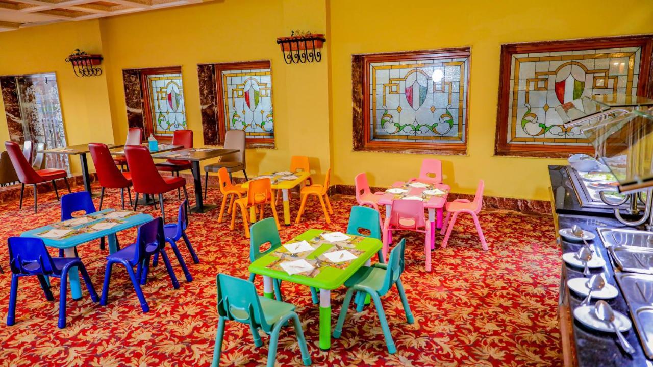 Titanic Palace Families And Couples Only Hurghada Ngoại thất bức ảnh The restaurant's interior