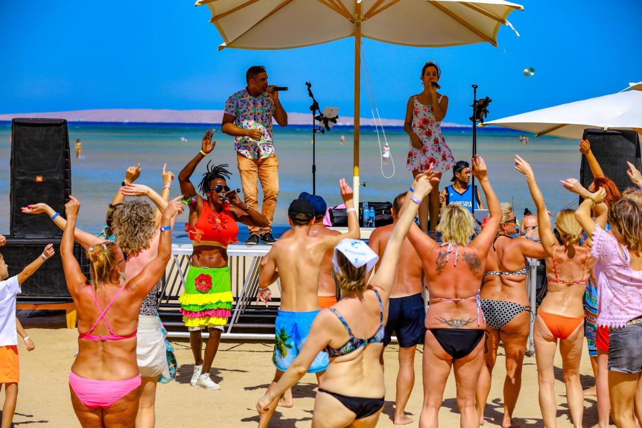 Titanic Palace Families And Couples Only Hurghada Ngoại thất bức ảnh Beach party in Hurghada