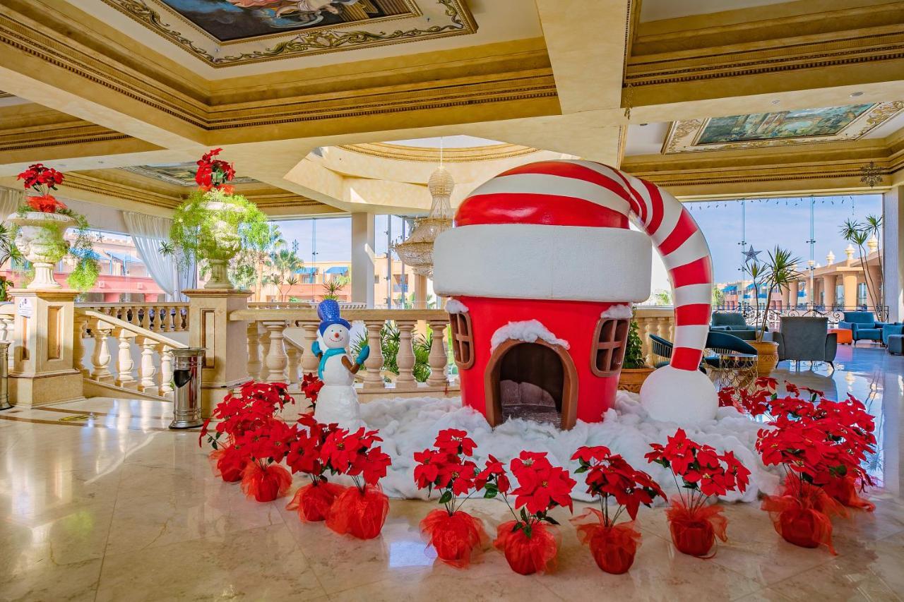 Titanic Palace Families And Couples Only Hurghada Ngoại thất bức ảnh The lobby of the Wynn Las Vegas decorated for the holiday season.