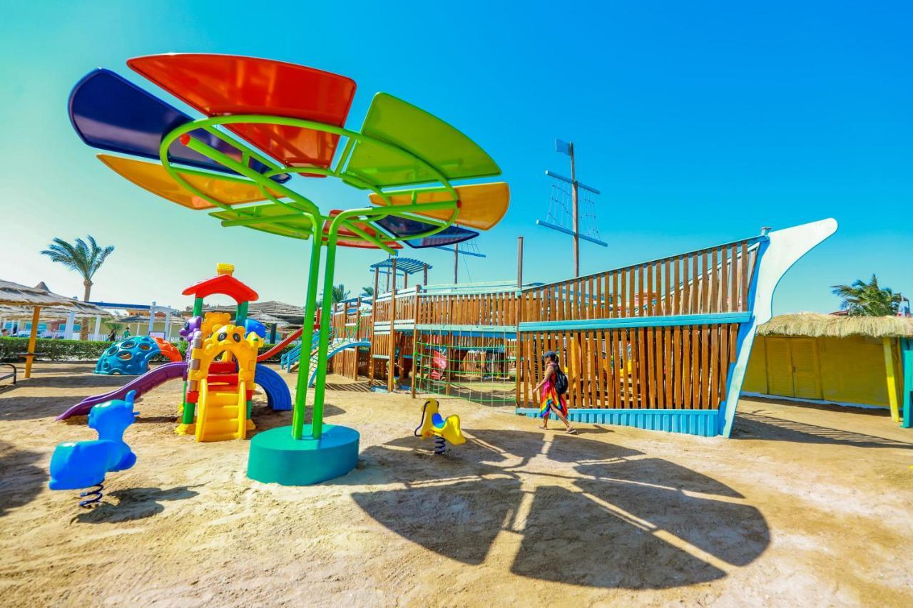 Titanic Palace Families And Couples Only Hurghada Ngoại thất bức ảnh Playground at the resort