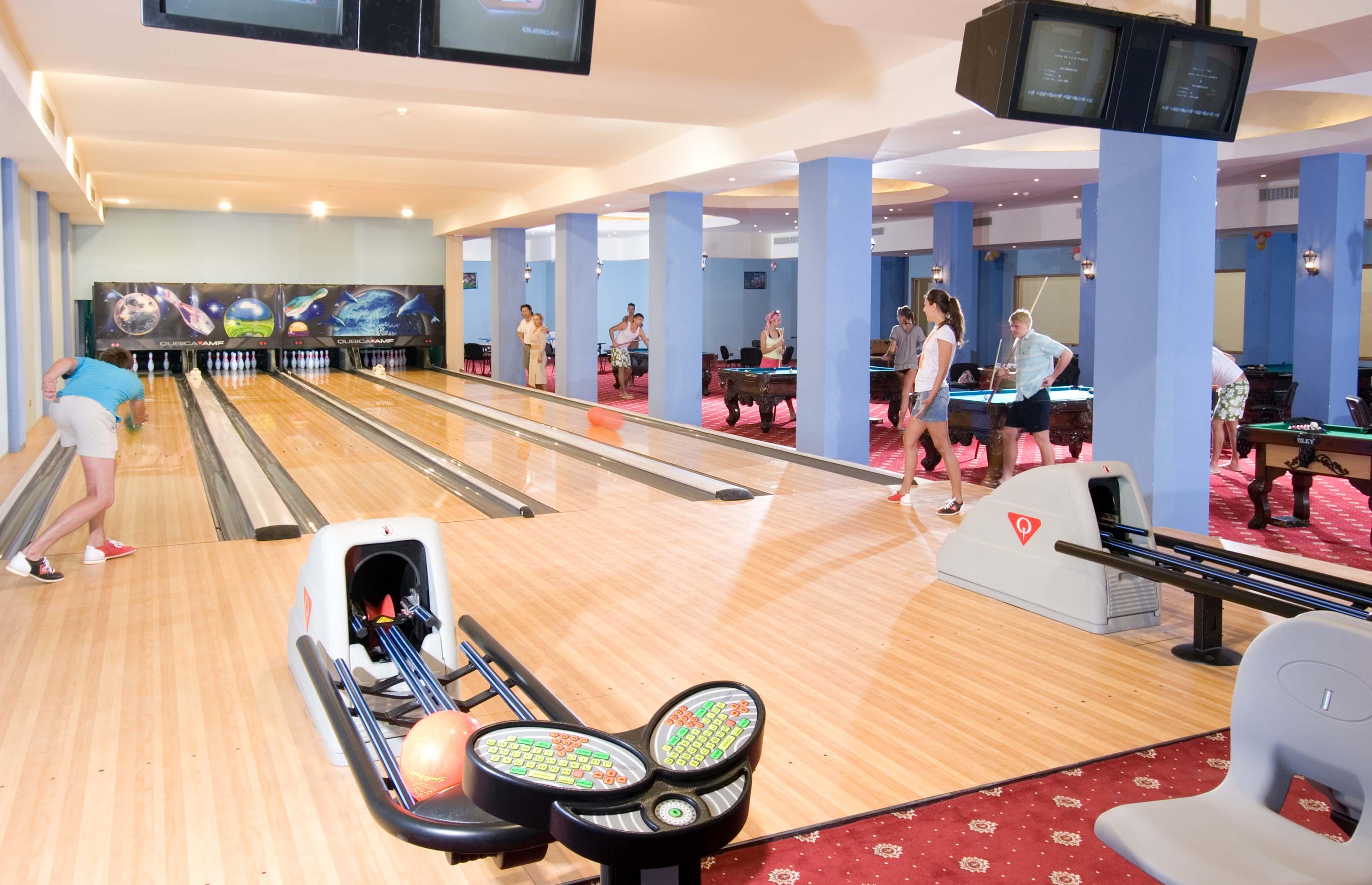 Titanic Palace Families And Couples Only Hurghada Ngoại thất bức ảnh Bowling at the hotel