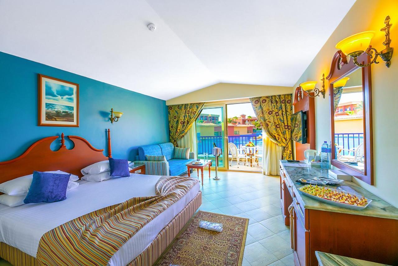 Titanic Palace Families And Couples Only Hurghada Ngoại thất bức ảnh A typical hotel room
