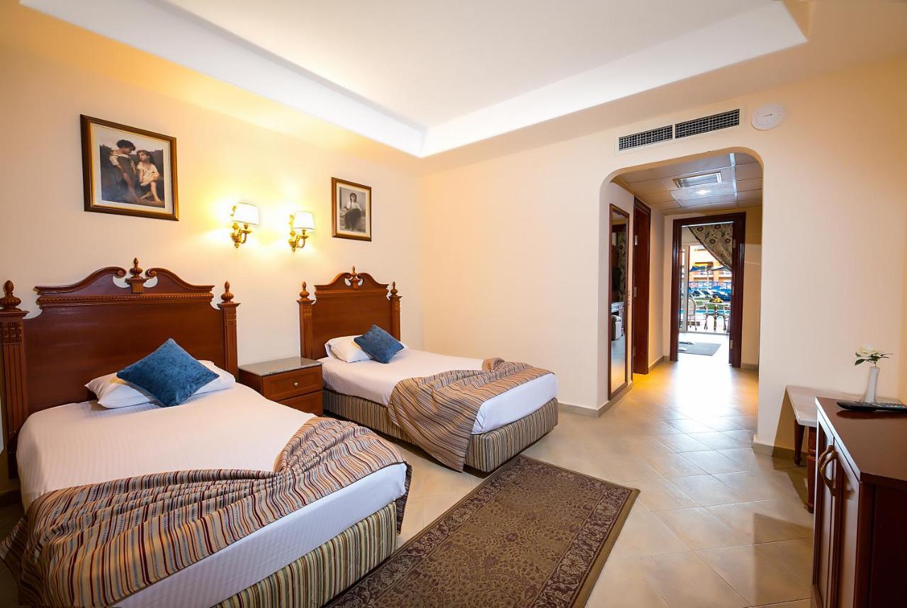 Titanic Palace Families And Couples Only Hurghada Ngoại thất bức ảnh A room at the hotel